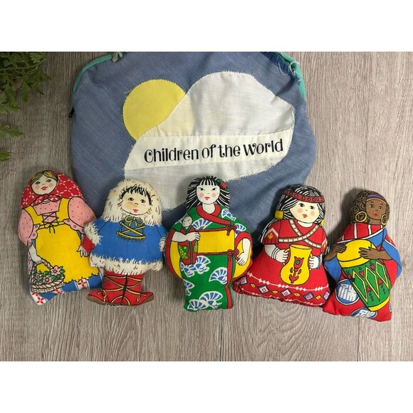 Vintage Children of the World Small Cloth Fabric Dolls Set Of 5 + Bag READ - Picture 1 of 12